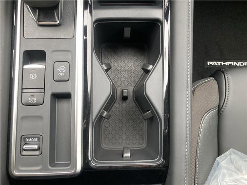 New 2026 Nissan Pathfinder SL image 18