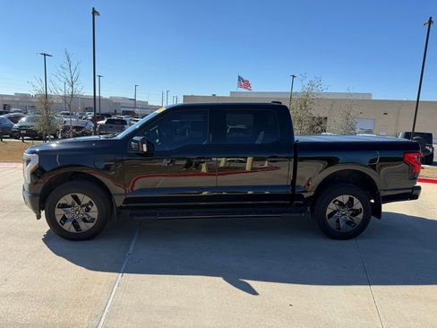 Used 2022 Ford F150 Lightning Lariat image 8