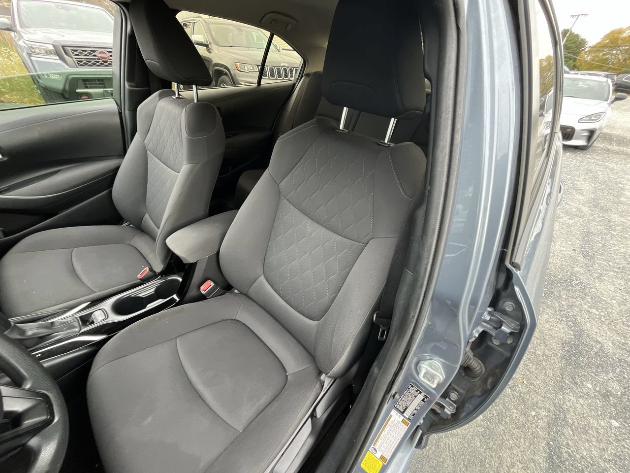Used 2021 Toyota Corolla LE FWD image 5