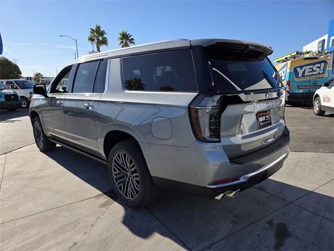 New 2025 Chevrolet Suburban High Country image 3