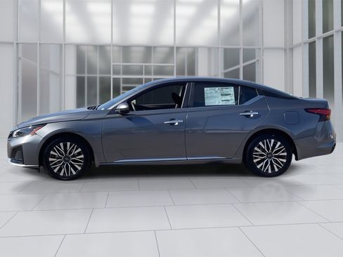 New 2025 Nissan Altima 2.5 SV image 2