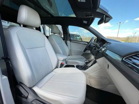 Used 2022 Volkswagen Tiguan SE R-Line image 30