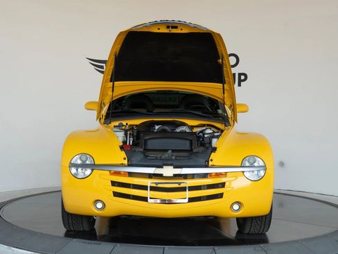 Used 2006 Chevrolet SSR w/ Preferred Equipment Group RWD image 78
