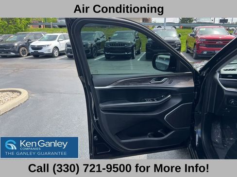Used 2022 Jeep Grand Cherokee L Limited AWD/4WD image 25