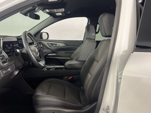 Used 2024 Chevrolet Traverse LT image 19