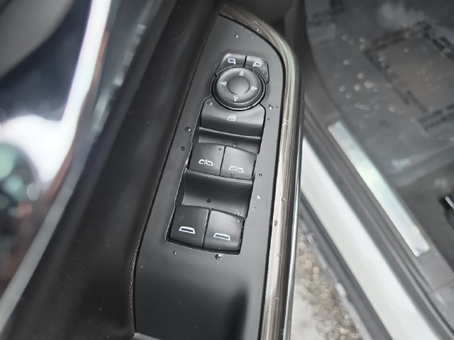 Certified 2023 GMC Acadia SLT FWD image 16
