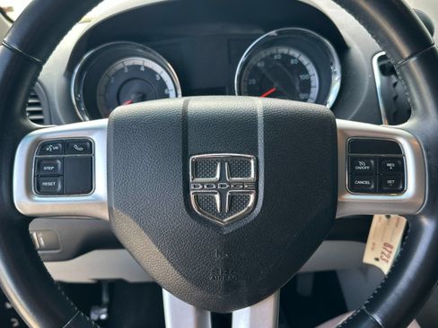 Used 2016 Dodge Grand Caravan SXT w/ UConnect Hands-Free Group FWD image 19
