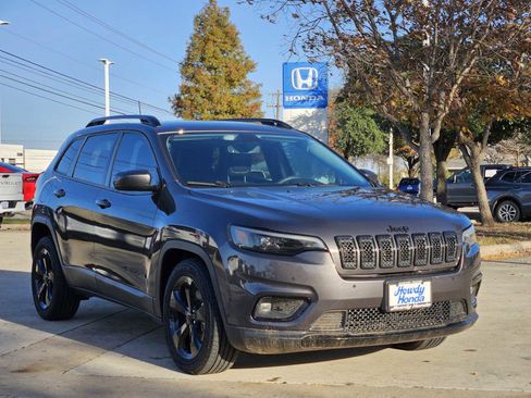 Used 2020 Jeep Cherokee Latitude Plus image 3