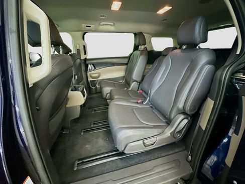 Used 2026 Kia Carnival FWD image 29