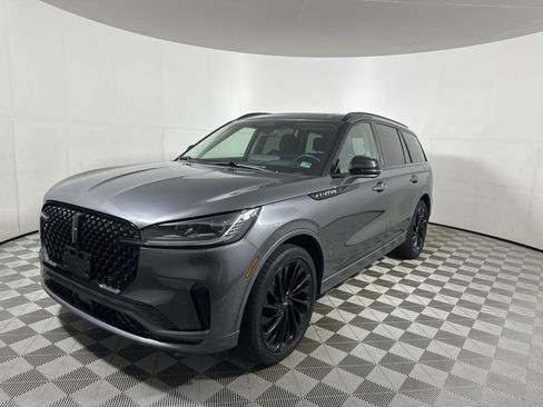 Used 2025 Lincoln Aviator Reserve w/ Equipment Group 201A image 3