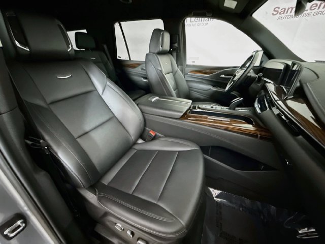 Used 2024 Cadillac Escalade Luxury AWD/4WD image 29