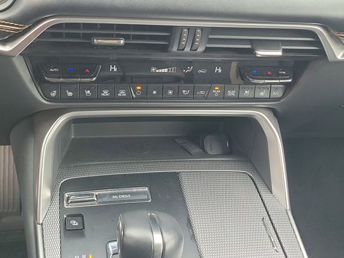 Used 2025 MAZDA CX-70 Plug-In Hybrid w/ Premium Plus image 26