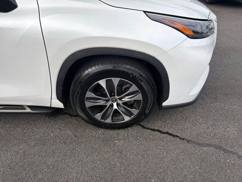 Used 2023 Toyota Highlander XLE FWD image 25