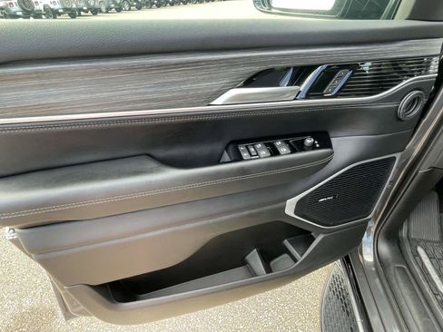 Used 2024 Jeep Wagoneer Series III image 19