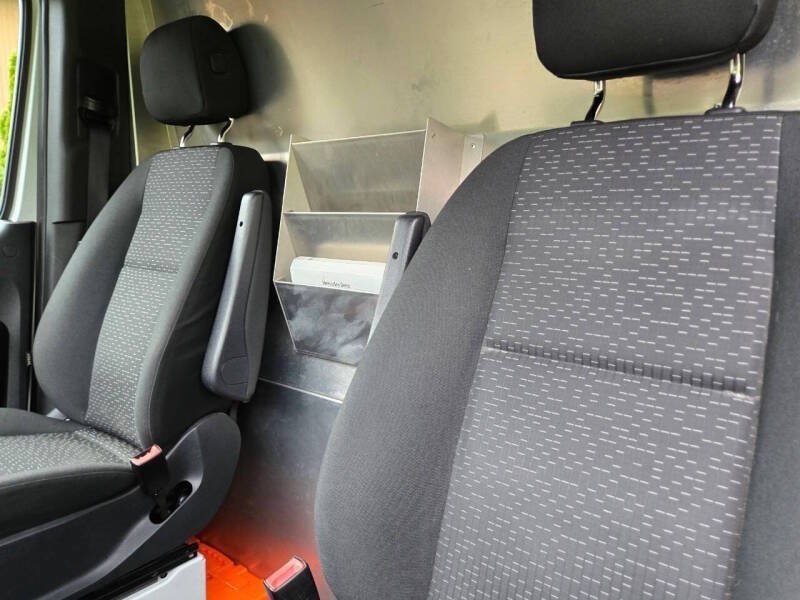 Used 2019 Mercedes-Benz Sprinter 144 image 23