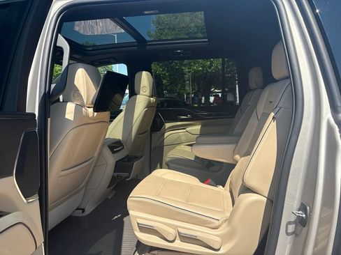 Used 2021 Cadillac Escalade ESV Premium Luxury w/ Driver Assist Tech Package AWD/4WD image 17