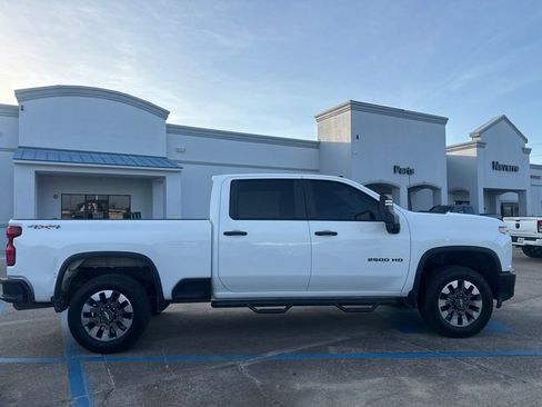 Used 2022 Chevrolet Silverado 2500 Custom w/ Custom Convenience Package AWD/4WD image 9