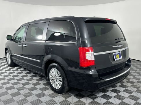 Used 2012 Chrysler Town & Country Touring-L w/ Premium Group FWD image 12