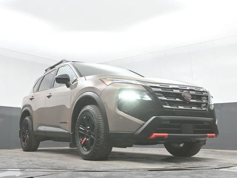Used 2025 Nissan Rogue SV AWD/4WD image 42