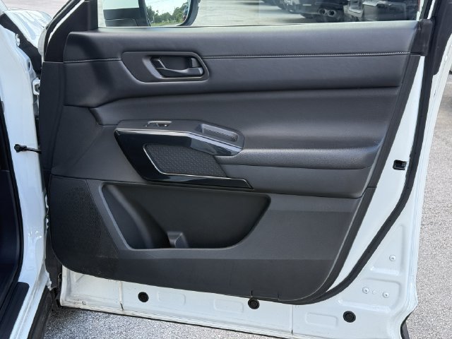 Used 2024 Nissan Pathfinder SV FWD image 34
