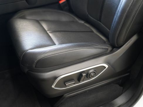 Used 2024 Jeep Wagoneer L Series II w/ Flexible Seating Group image 27