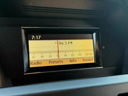 Used 2012 Mercedes-Benz GLK 350 4MATIC image 34