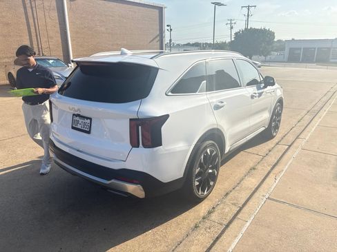 Used 2024 Kia Sorento SX FWD image 3