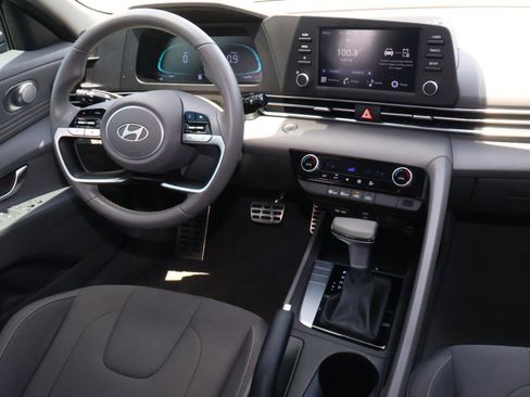 Used 2025 Hyundai Elantra Sport FWD image 10