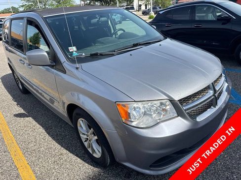 Used 2014 Dodge Grand Caravan SXT FWD image 2