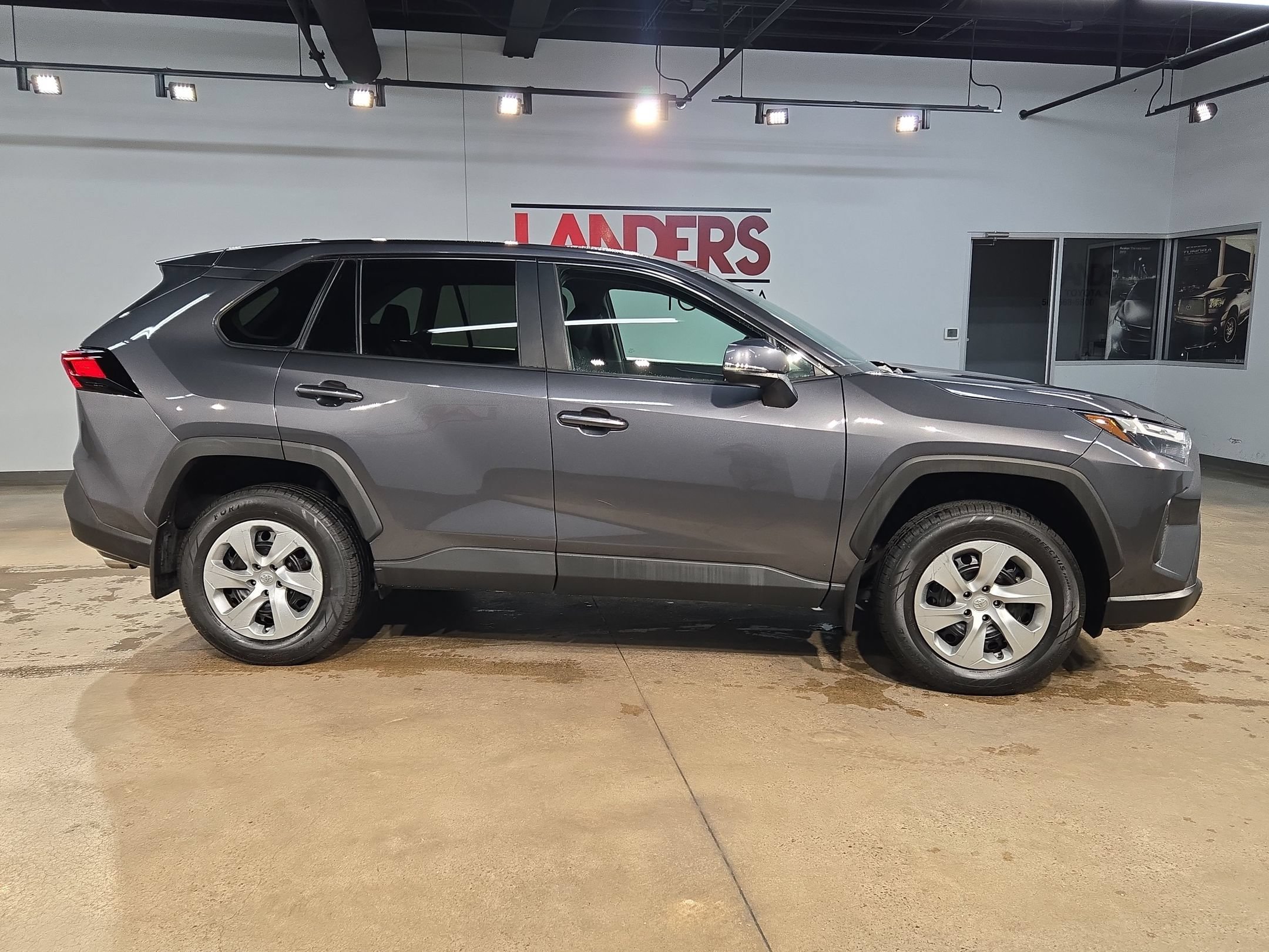 Used 2023 Toyota RAV4 LE FWD image 8