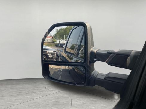 Used 2017 Ford F150 XLT w/ Equipment Group 302A Luxury AWD/4WD image 18