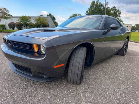 Used 2023 Dodge Challenger SXT RWD image 7