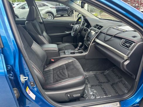 Used 2017 Toyota Camry XSE w/ Advanced Technology Package FWD image 17