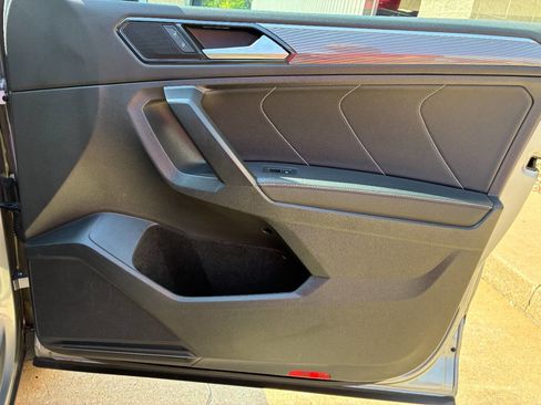 Used 2022 Volkswagen Tiguan SE R-Line image 16