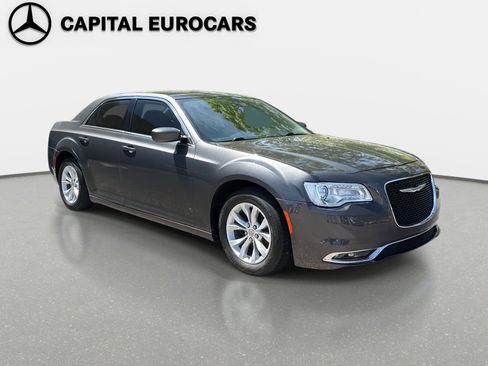 Used 2015 Chrysler 300 Limited w/ Driver Convenience Group RWD image 4