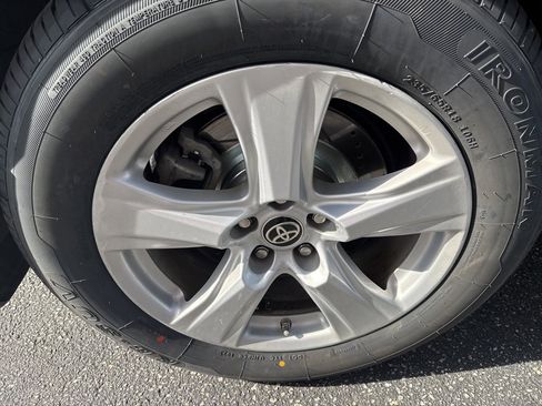 Used 2020 Toyota Highlander LE image 53