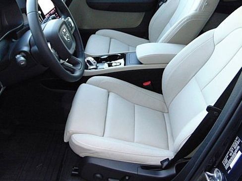 New 2026 Volvo XC40 B5 Ultra w/ Climate Package image 14