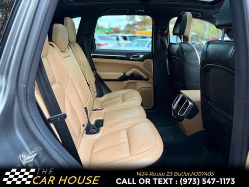 Used 2017 Porsche Cayenne S image 21
