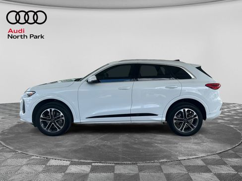 Used 2025 Audi Q5 Premium AWD/4WD image 2