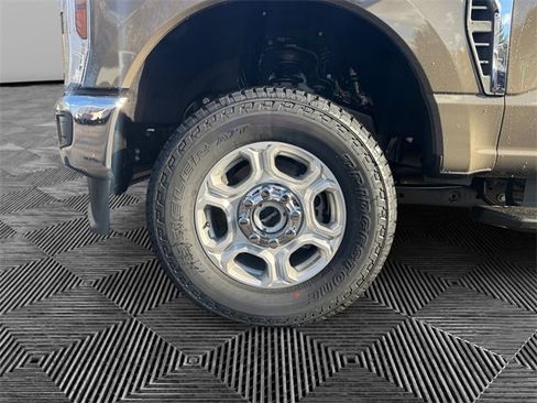 New 2026 Ford F250 XLT w/ FX4 Off-Road Package image 14