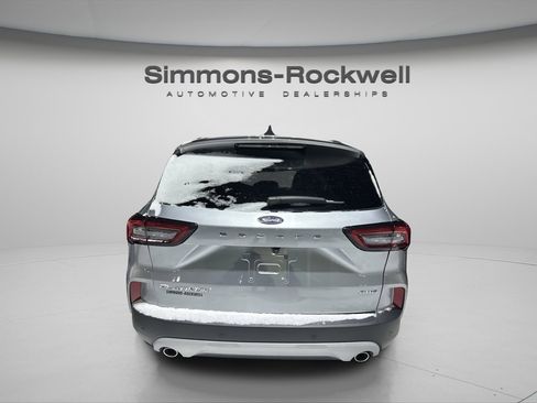 Used 2023 Ford Escape Platinum image 5