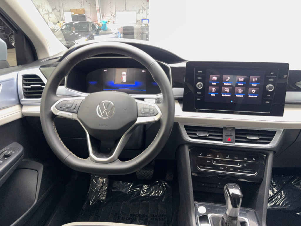 Used 2025 Volkswagen Taos SE FWD image 55