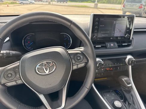 Used 2020 Toyota RAV4 Limited image 19