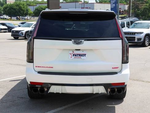 Used 2023 Cadillac Escalade V w/ LPO, ONYX Package AWD/4WD image 4