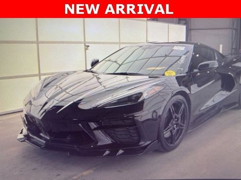 Used 2022 Chevrolet Corvette Stingray Coupe w/ Z51 Performance Package image 3