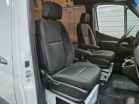 Used 2022 Mercedes-Benz Sprinter 2500 image 17