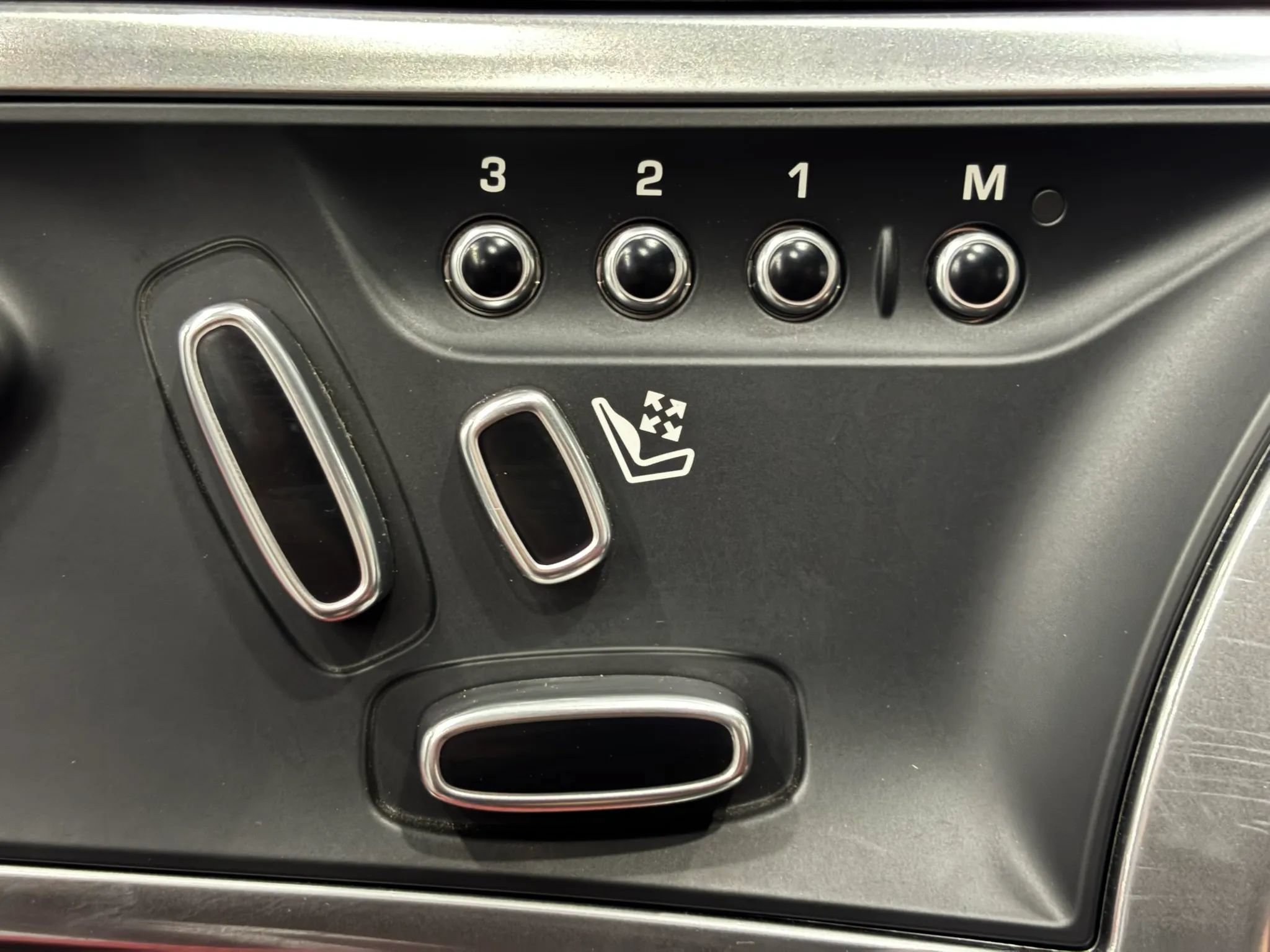 Used 2020 Jaguar F-TYPE Convertible RWD image 24
