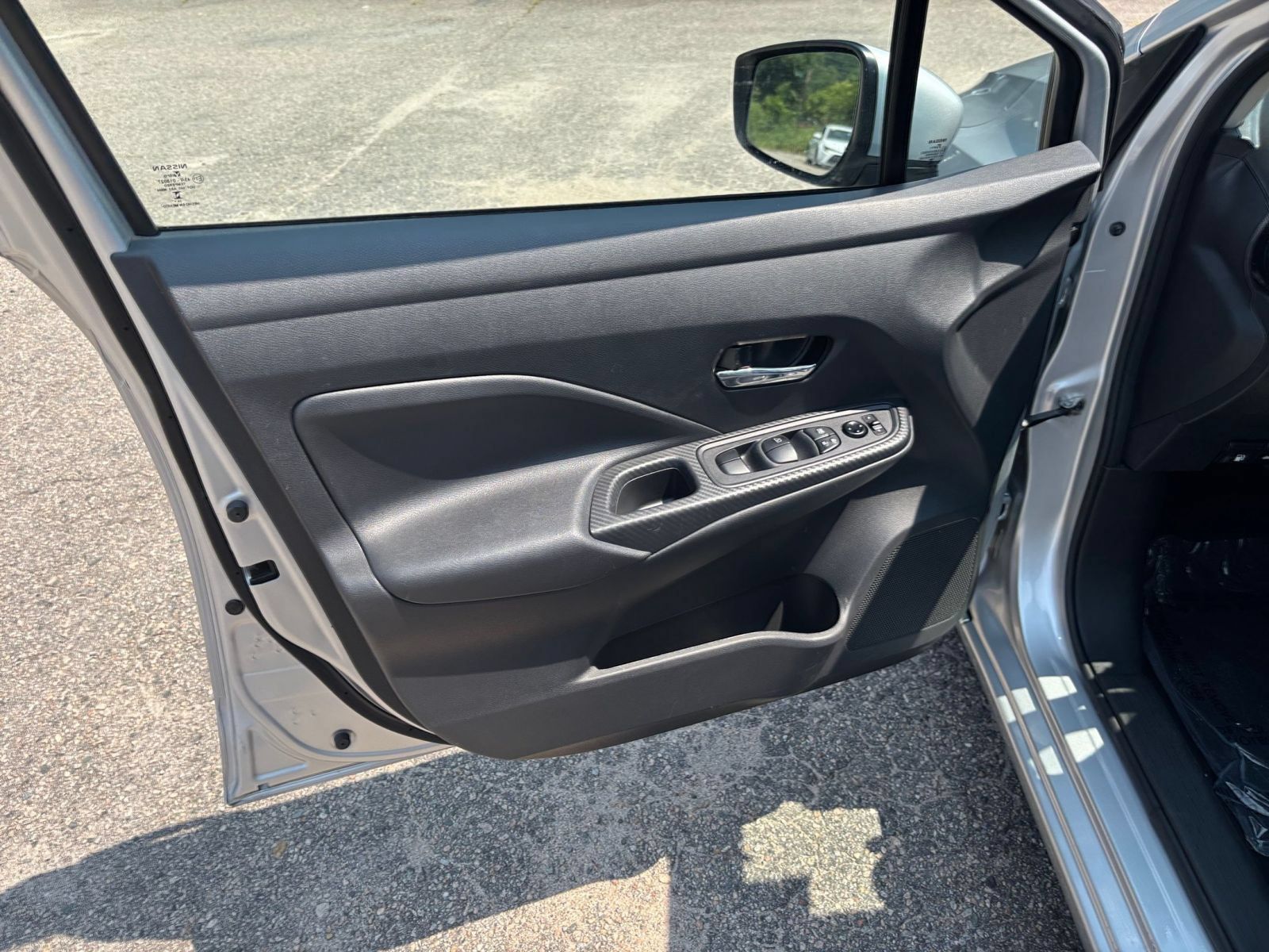 Used 2025 Nissan Versa SV FWD image 18