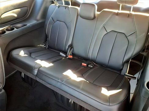 New 2026 Chrysler Pacifica Select image 20