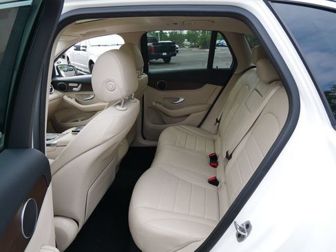 Used 2022 Mercedes-Benz GLC 300 4MATIC image 11
